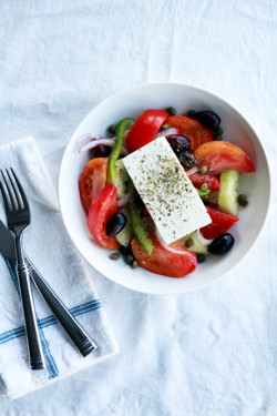 authentic greek salad | www.perpetuallychic.com